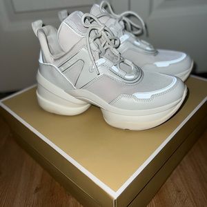 Olympia Canvas and Leather Trainer| color: white| size 8.5